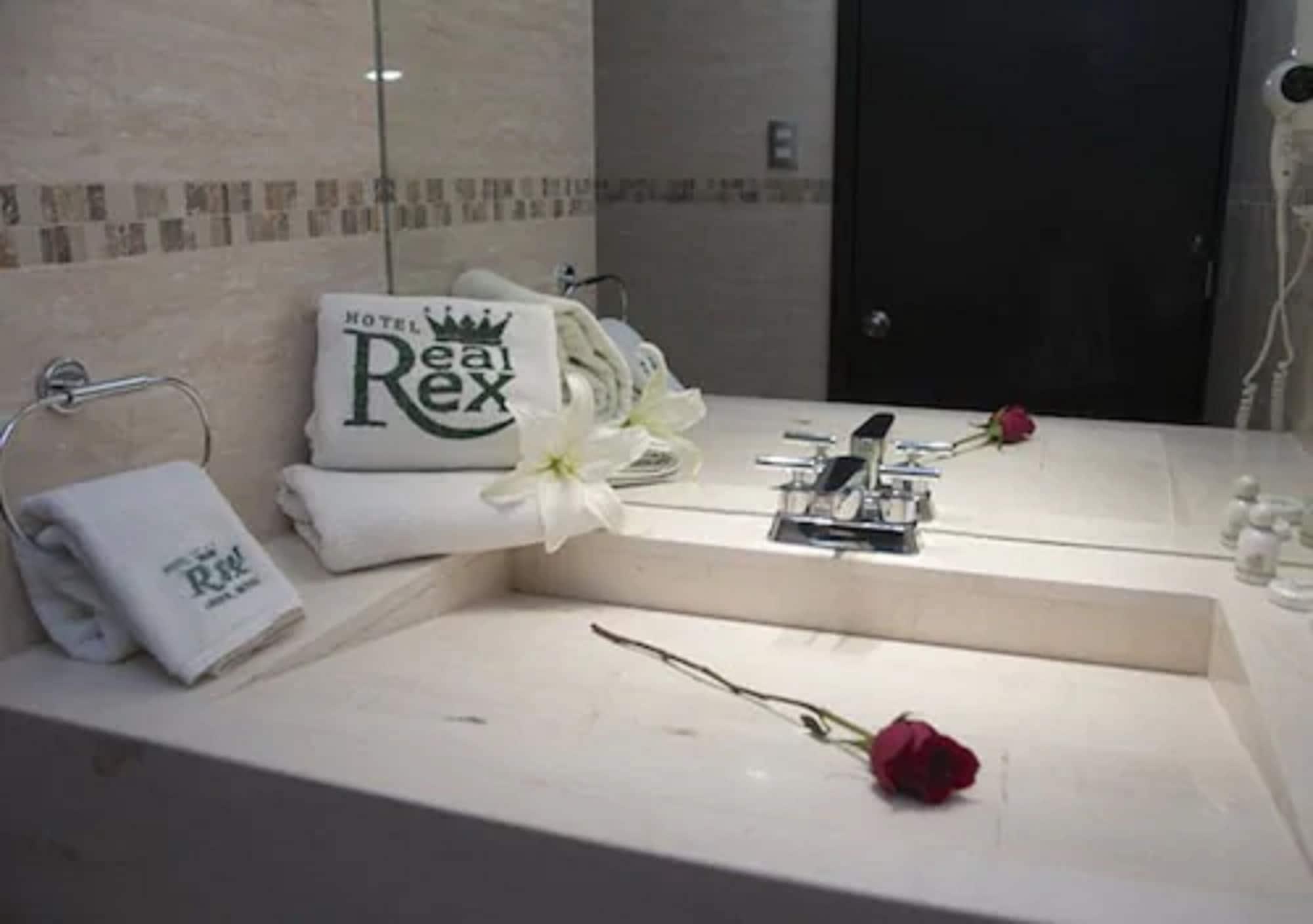 Hotel Real Rex León Buitenkant foto